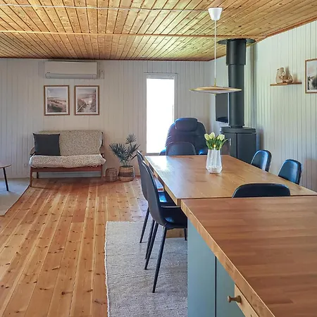 Gorgeous Home In Laeso With Wifi Hébergement de vacances
